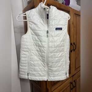 Patagonia White Quilted Vest women’s size small